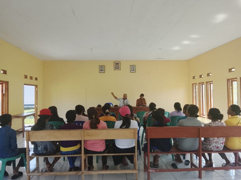 DINAS SOSIAL KABUPATEN MANGGARAI MELALUI BIDANG PEMBERDAYAAN SOSIAL LAKUKAN VERIFIKASI CALON PENERIMA BANTUAN SOSIAL (WARSOSEK) DI DESA ITENG DAN GOLO LAMBO