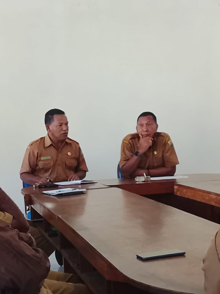 Plh. Sekda Kabupaten Manggarai Lakukan Sidak Perdana di Dinas Sosial, Tekankan Disiplin dan Pelayanan Prima