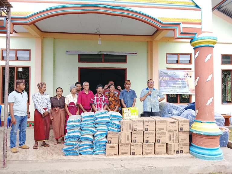 Dinsos Manggarai Salurkan Bantuan untuk Warga Penyandang Disabilitas Terlantar dan Lansia di Satarmese Barat
